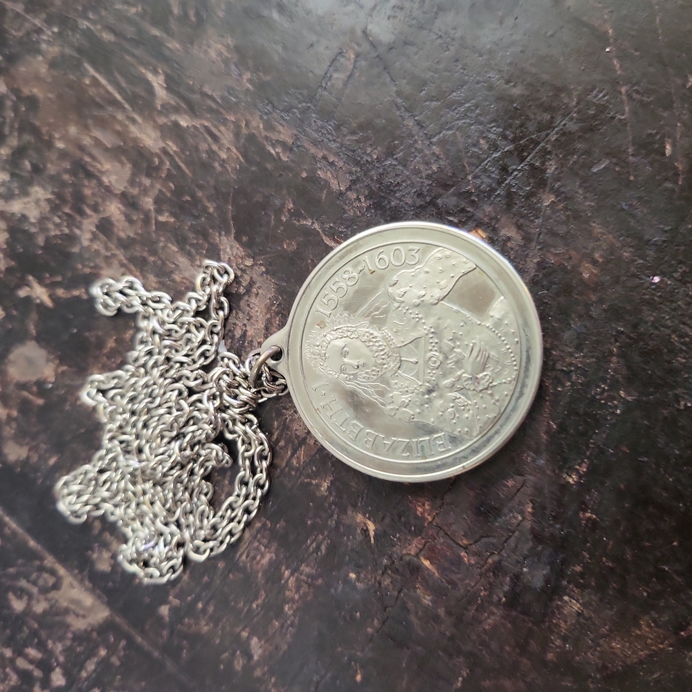 Elizabeth the 1sHampton Court Palace Souvenir Medallion Pendant and Chai…